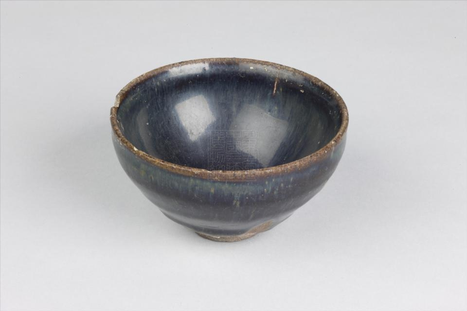 宋广元窑褐釉兔毫纹瓷盏