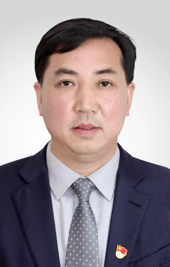 现任河南省洛阳市栾川县人民政府副县长,栾川乡人民政府党委书记