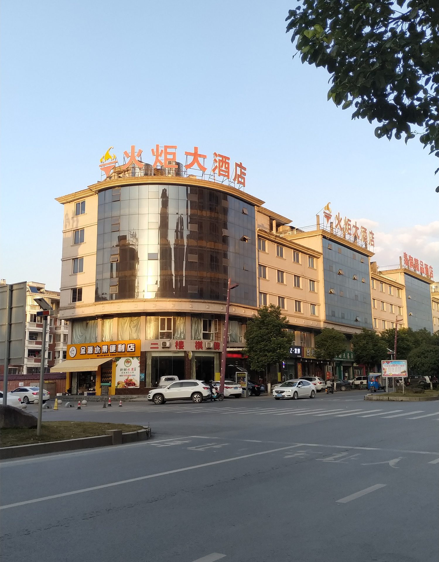  p>横店火炬大酒店,位于浙江省金华市东阳市横店镇华夏大道215号,近 a