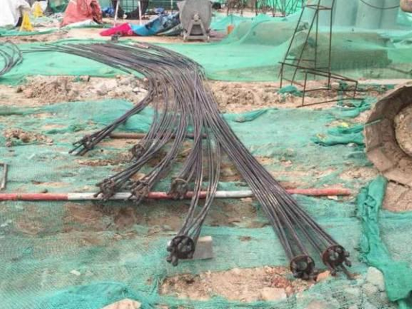 深基坑支护预应力锚索同步钻进,跟锚,注浆扩大头锚固施工工法