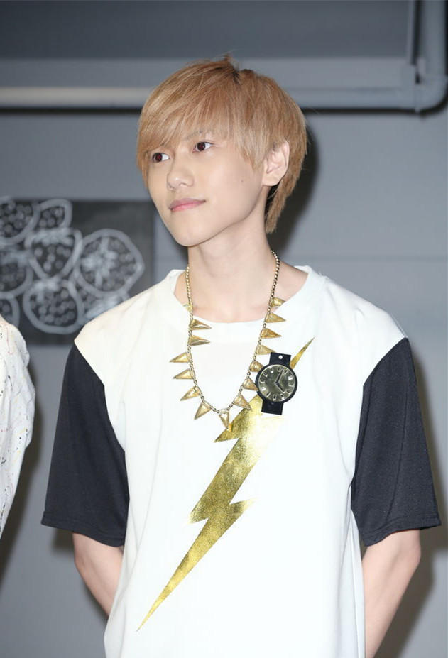  p data-id="gns08yozqz">邱翊橙(毛弟),1990年10月10日出生,台湾歌手