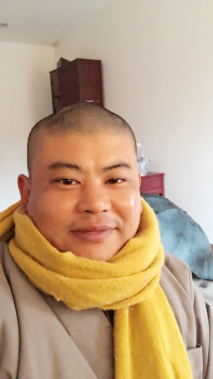  p>宏成法师生于1910年,俗名杨宏春,安徽无为人.