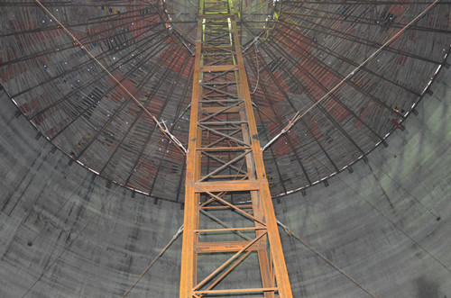  p data-id="gnbi7z3ps1">滑模是模板缓慢移动结构成型 , 一般是固定