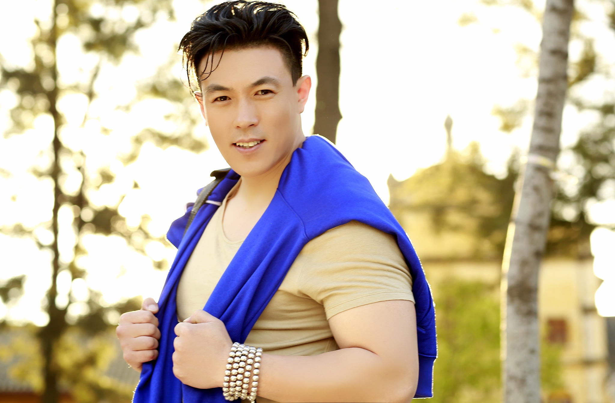  p>黄永刚,1983年12月16日出生,中国著名男演员,导演.