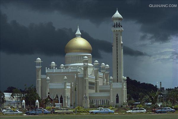  p>加里曼丹岛(kalimantan island)是世界第三大岛,面积74.