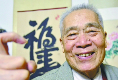  p data-id="gnyuxp1jse">韩天芑 i>(1923年