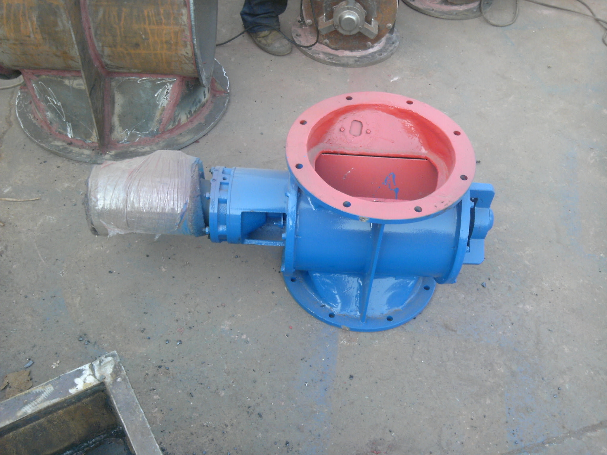 器又称 a href="#" data-lemmaid="4481643">关风器 /a>,旋转给料器