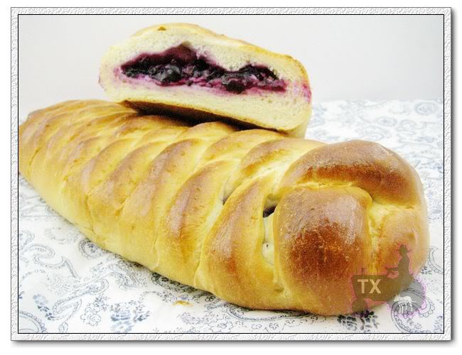 蓝莓乳酪辫子面包