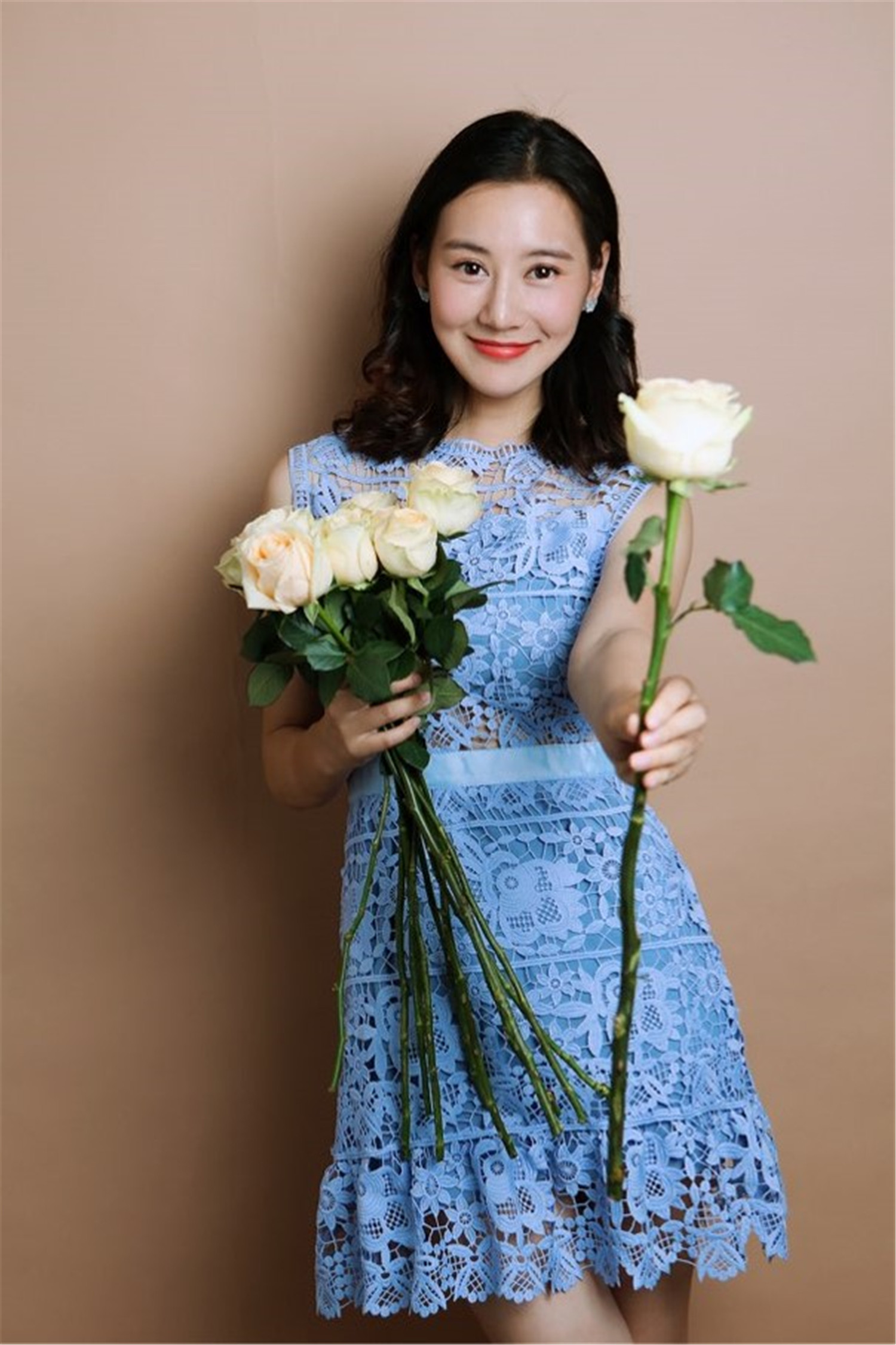  p>井畅 i>(原名井凌潇) /i>,2月8日出生于山西省,中国内地女演员