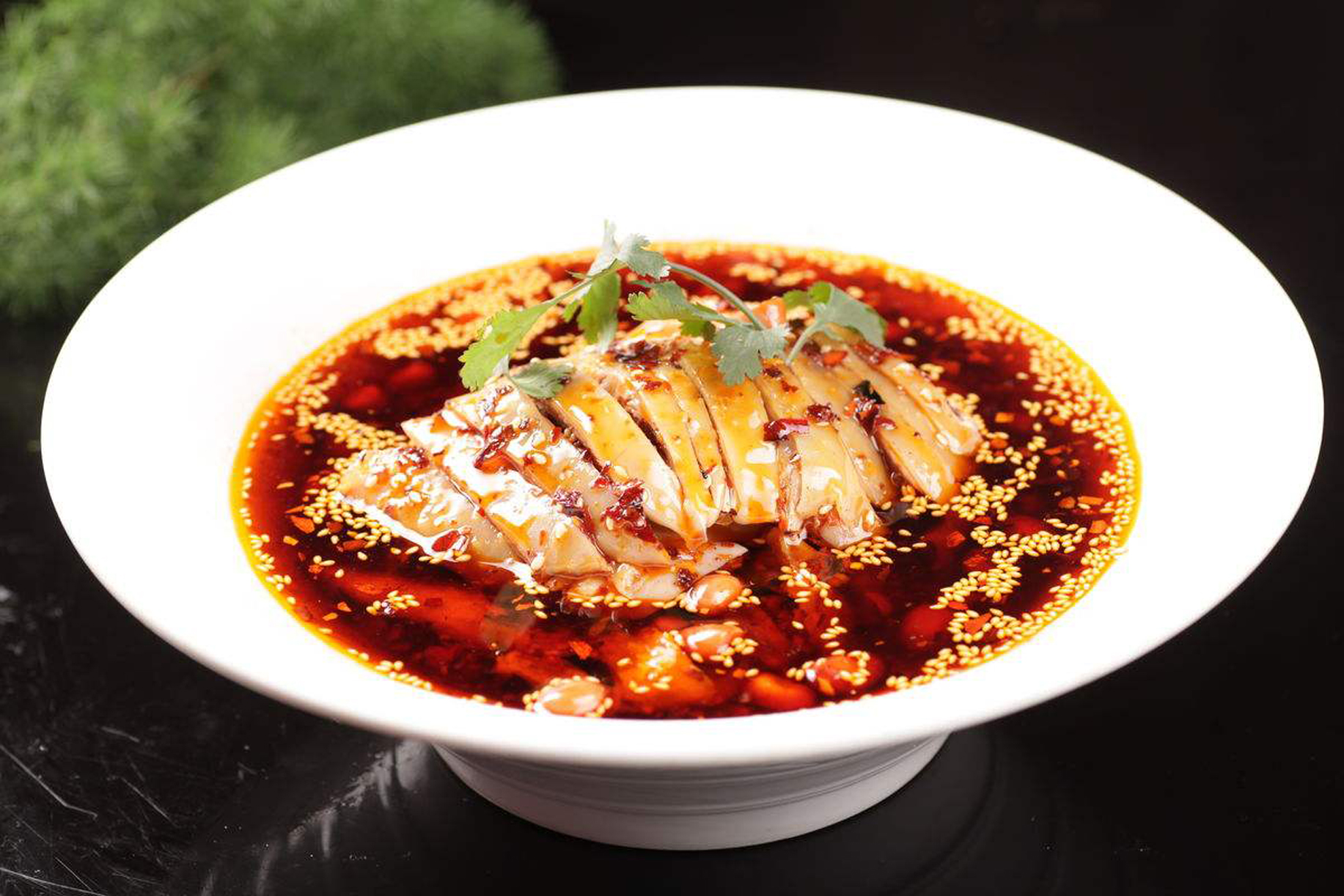 乐山棒棒鸡,嘉定棒棒鸡,是一道四川省的特色传统名菜,属于川菜系