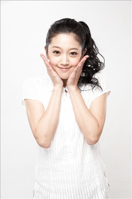  p>夏娣亚(原名: a target="_blank" href="/item/黄薇渟/4932389"