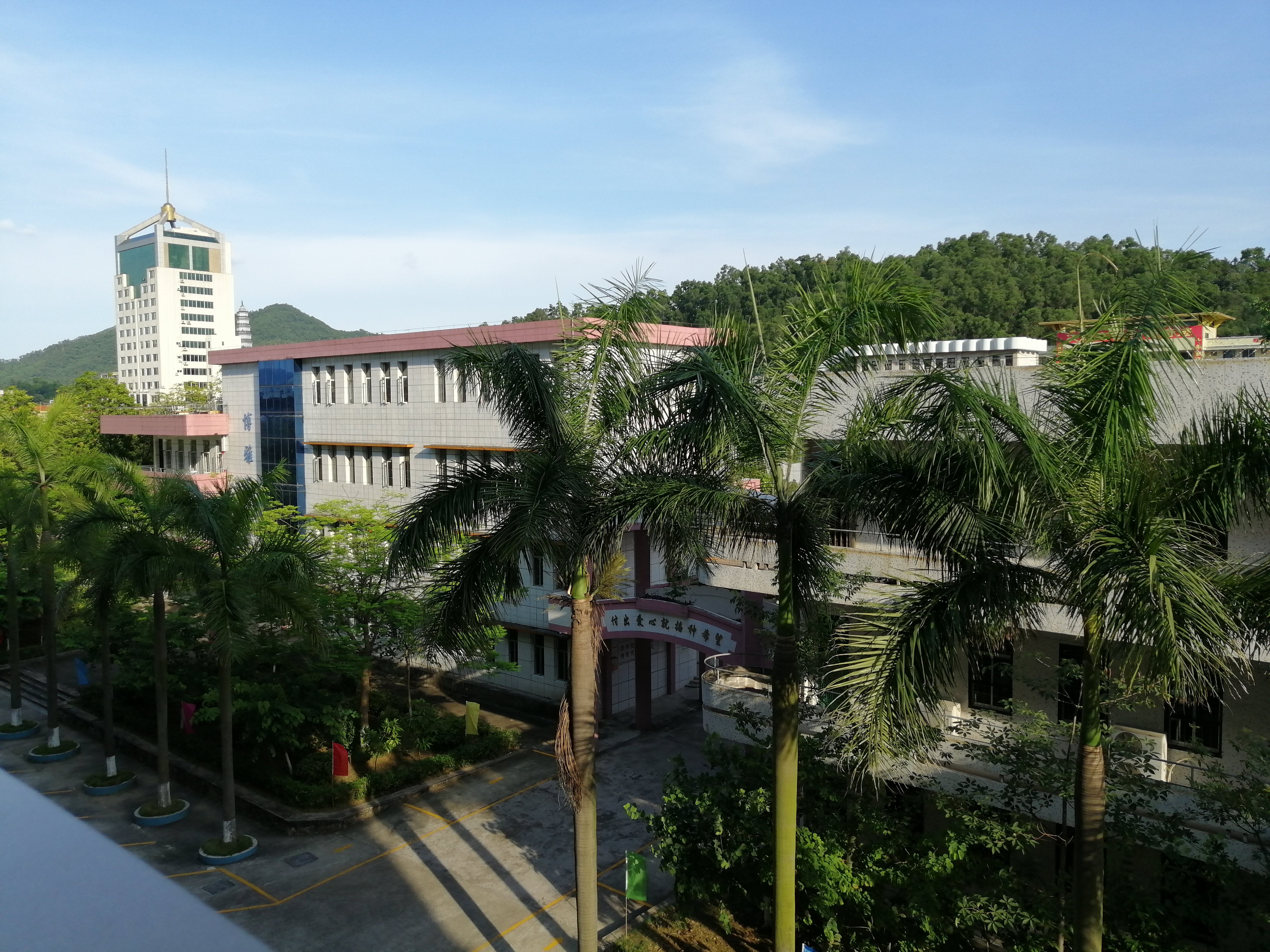 gnbt0f1blj">肇庆市高要区第一中学,原名高要县华侨中学,简称高要一中