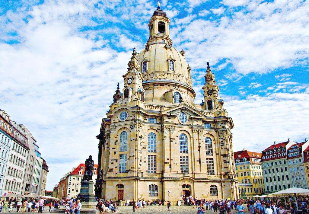  p>伦代尔城堡是一座金碧辉煌的拉脱维亚公爵的夏日行宫.