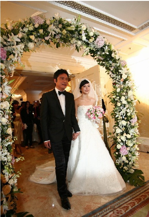 年12月16日生于中国 a target="_blank" href="/item/香港/128775"