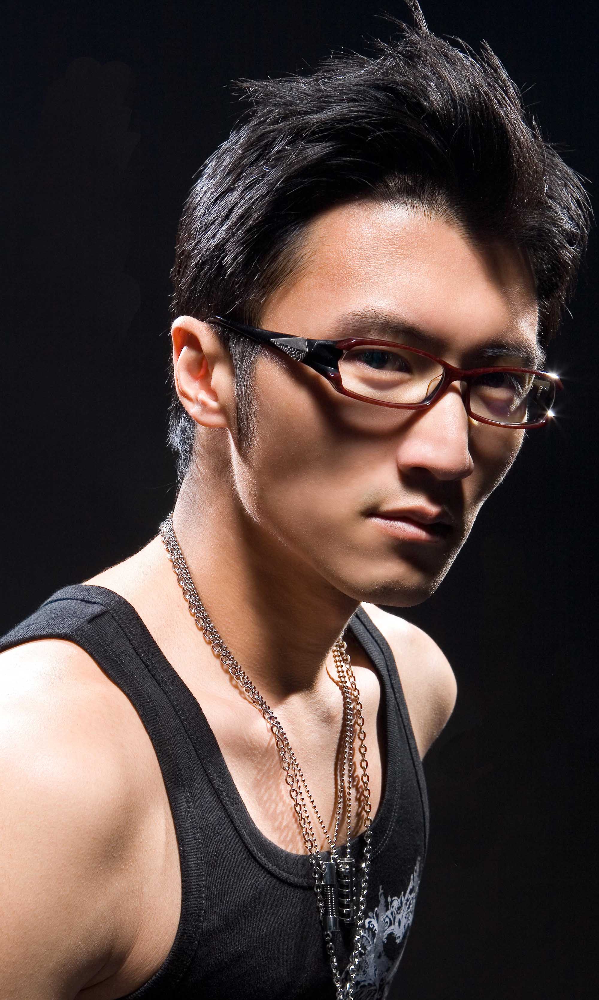 年8月29日出生于中国 a target="_blank" href="/item/香港/128775"