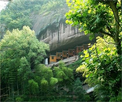  p>石鹅岩为位于武义县城西7公里处的桃溪滩乡境内的一处风景区.