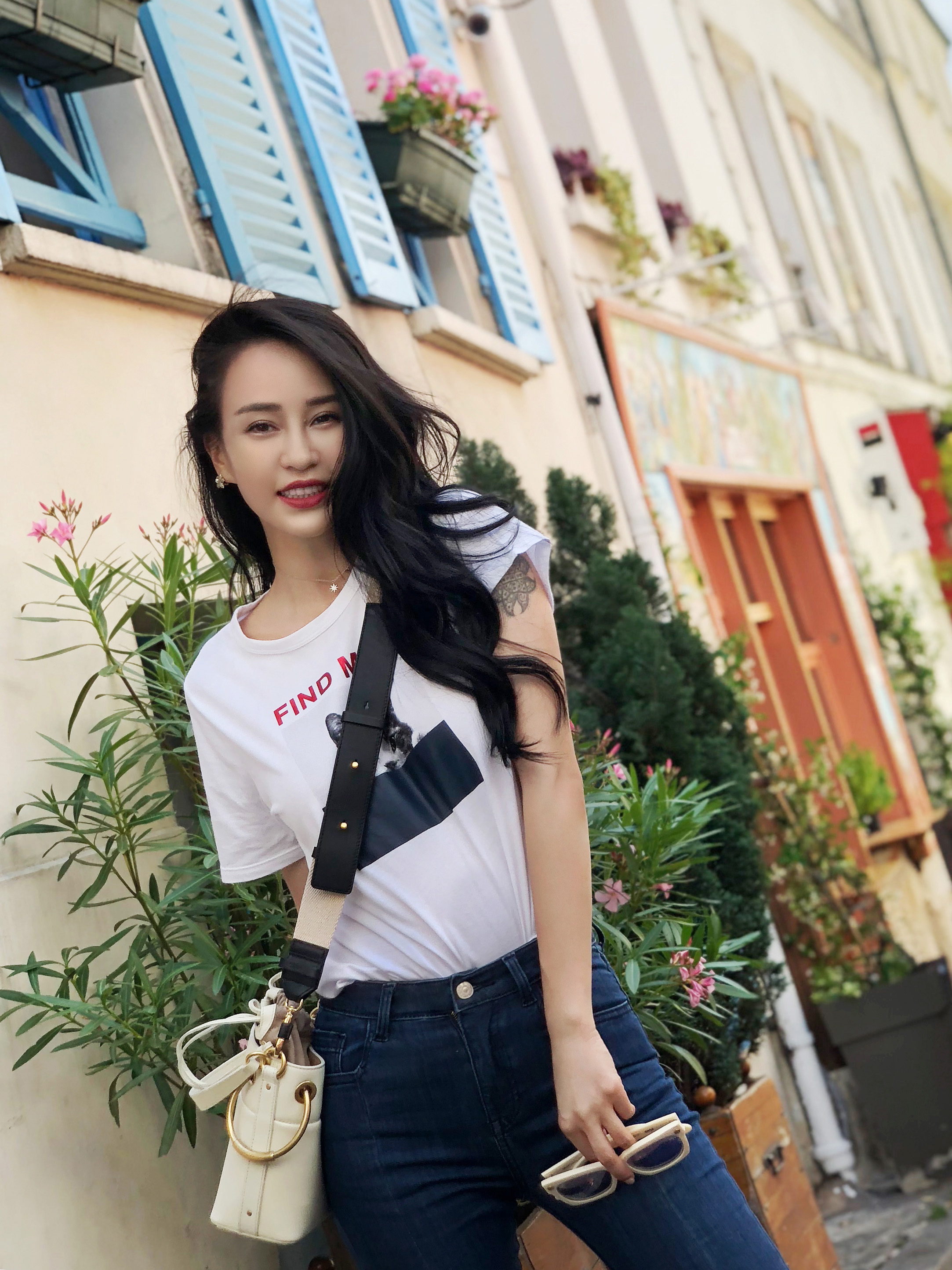  p>母其弥雅 i>(miya) /i>,1987年5月24日出生于云南省楚雄彝族自治州