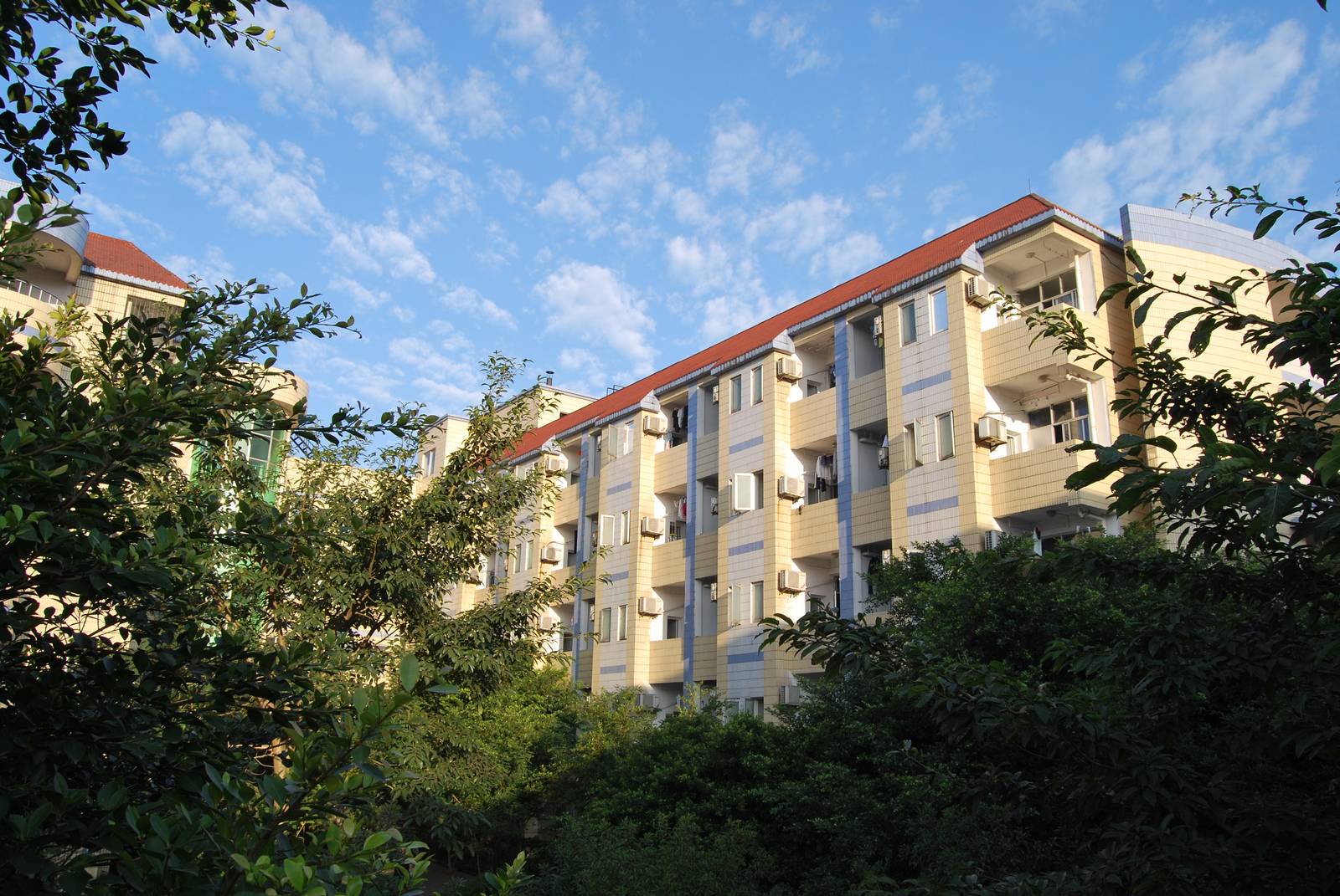 重庆市第一中学简称重庆一中,是重庆市首批重点中学