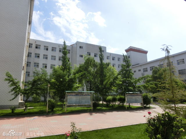  p>济南市章丘区第七中学始建于1958年,学校占地面积85565平方米(合