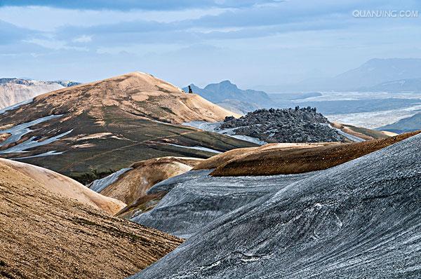  p>熔岩穹丘(lava dome)又称"穹状火山","钟状火山","火山穹","熔岩锥