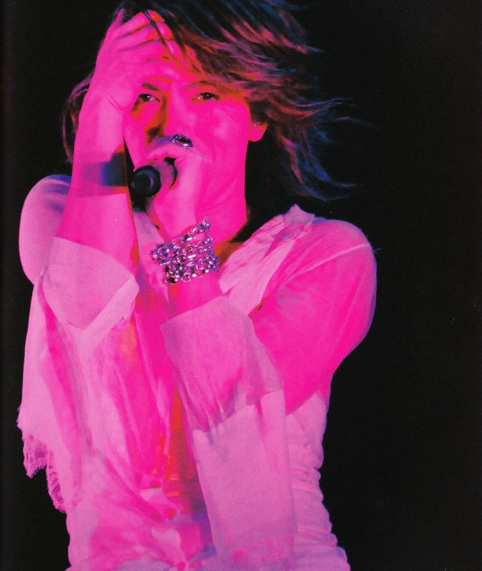  p>hyde,本名"宝井秀人",1969年1月29日出生于日本和歌山县和歌山市.