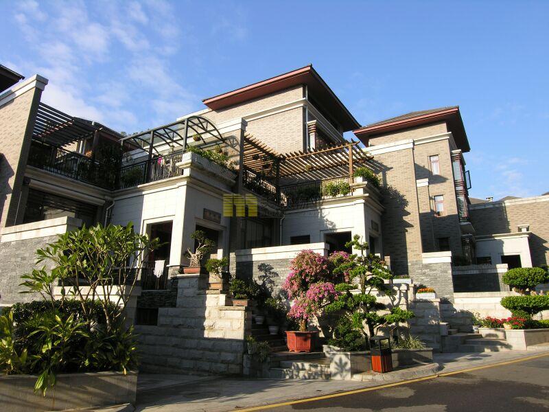  p>仙湖山庄二期凤凰谷为现代中式别墅,雄踞城市高华地脉,东倚31.