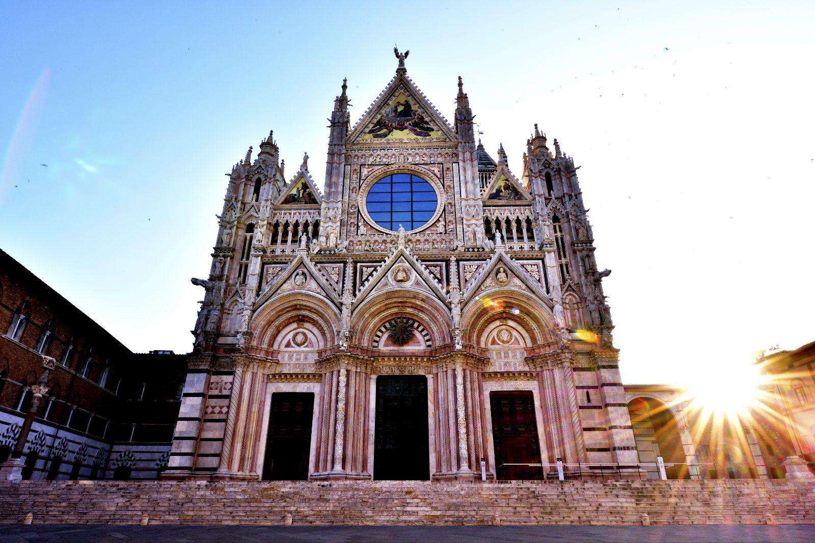  p>亚穆苏克罗和平圣母大教堂(法语:basilique de notre dame de la