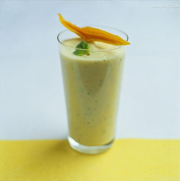  p data-id="gnwv7za4uz">芒果牛奶是用芒果,纯牛奶制作的一道甜食