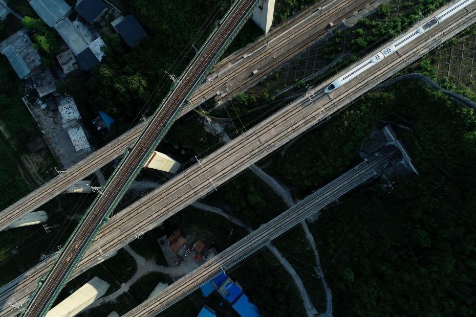  p>贵广高速铁路(guiyang-guangzhou high-speed railway),简称贵广