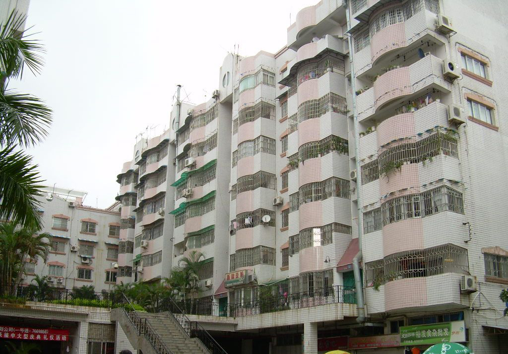 96">泰和花园位于 a target="_blank" href="/item/三亚市/9374780"