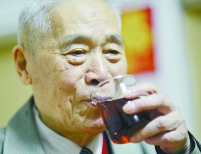  p data-id="gnyuxp1jse">韩天芑 i>(1923年