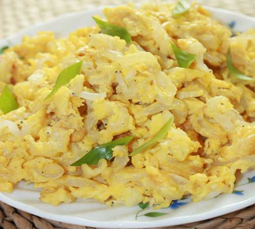  p>这是一道美食,主要原料有面条鱼300克,鸡蛋1个,蒜薹50克,葱姜少许.