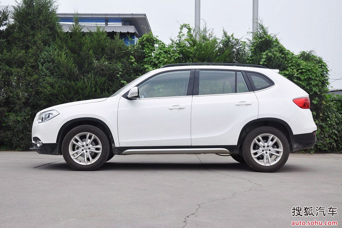  p data-id="gnwtxmkqhm">中华v5是中华汽车推出的首款suv车型,车头