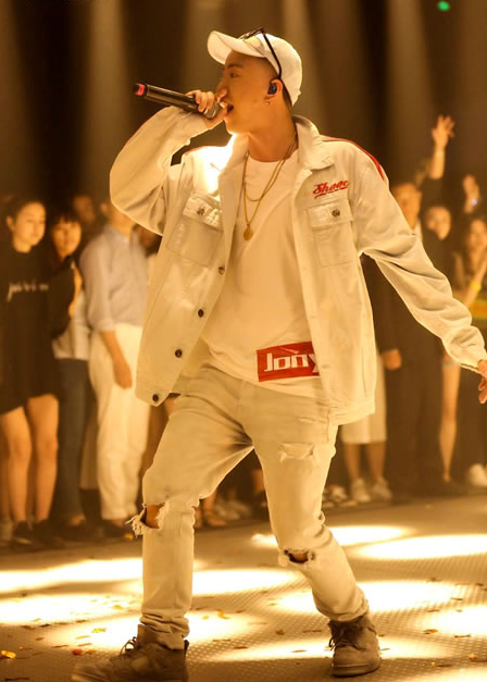  p data-id="gncoyjvfmy">jony j,本名肖佳,1989年12月28日出生于福建