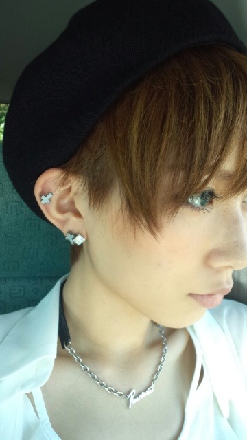  p>光宗薫(みつむね かおる),日本模特,大阪府出身.前akb48成员.