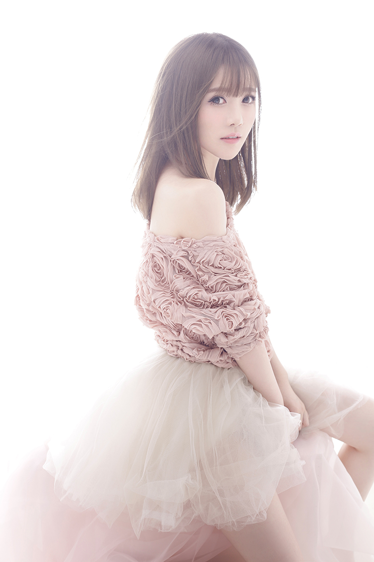  p>唐笑,1986年8月15日出生于湖南省长沙市,中国内地女歌手,演员,主持