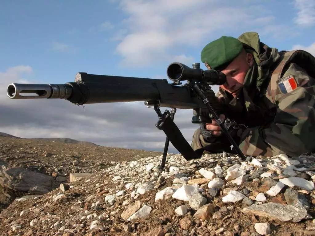 法国外籍伞兵为什么只有第二团？因为他们曾兵变刺杀戴高乐_百科TA说