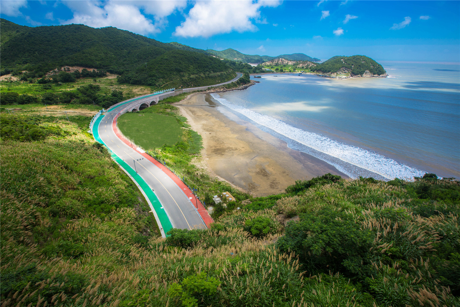  p data-id="gnbk7rbjem">东海半边山旅游度假区,位于象山县石浦镇