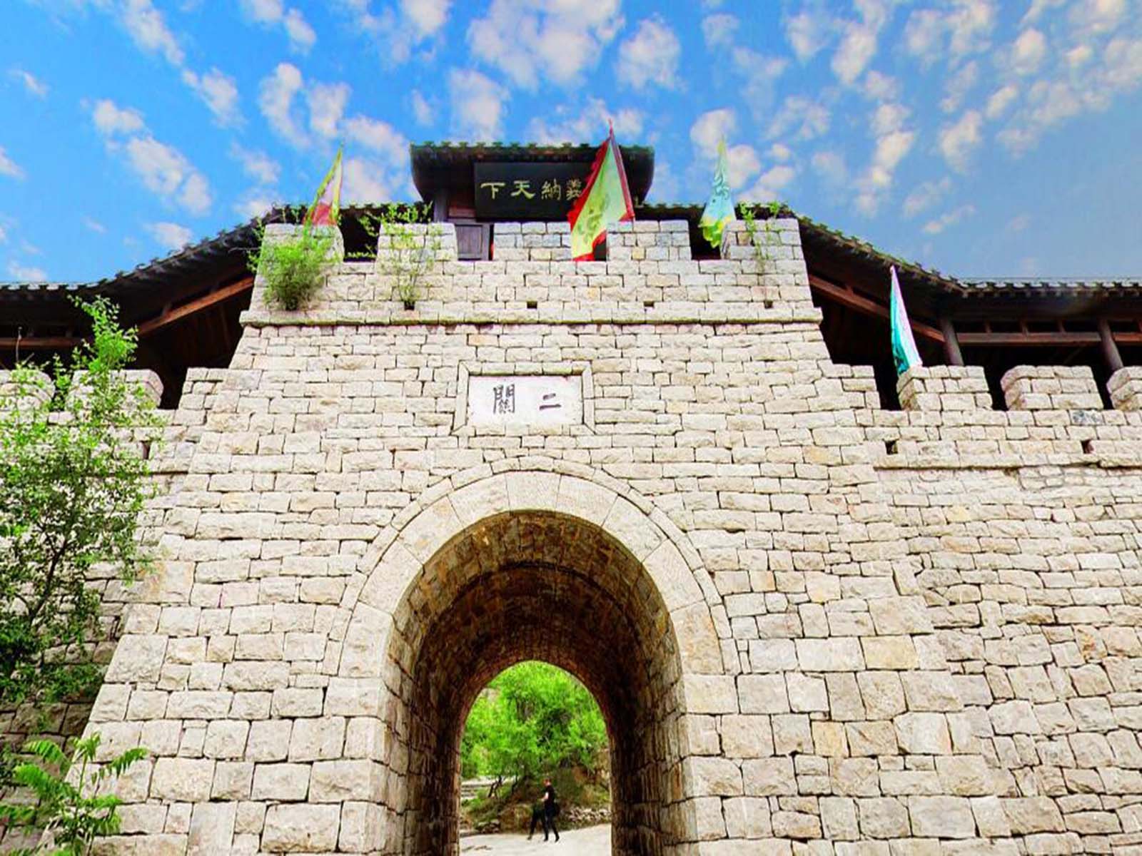  p> a target="_blank" href="/item/水泊梁山风景区/5786224" data