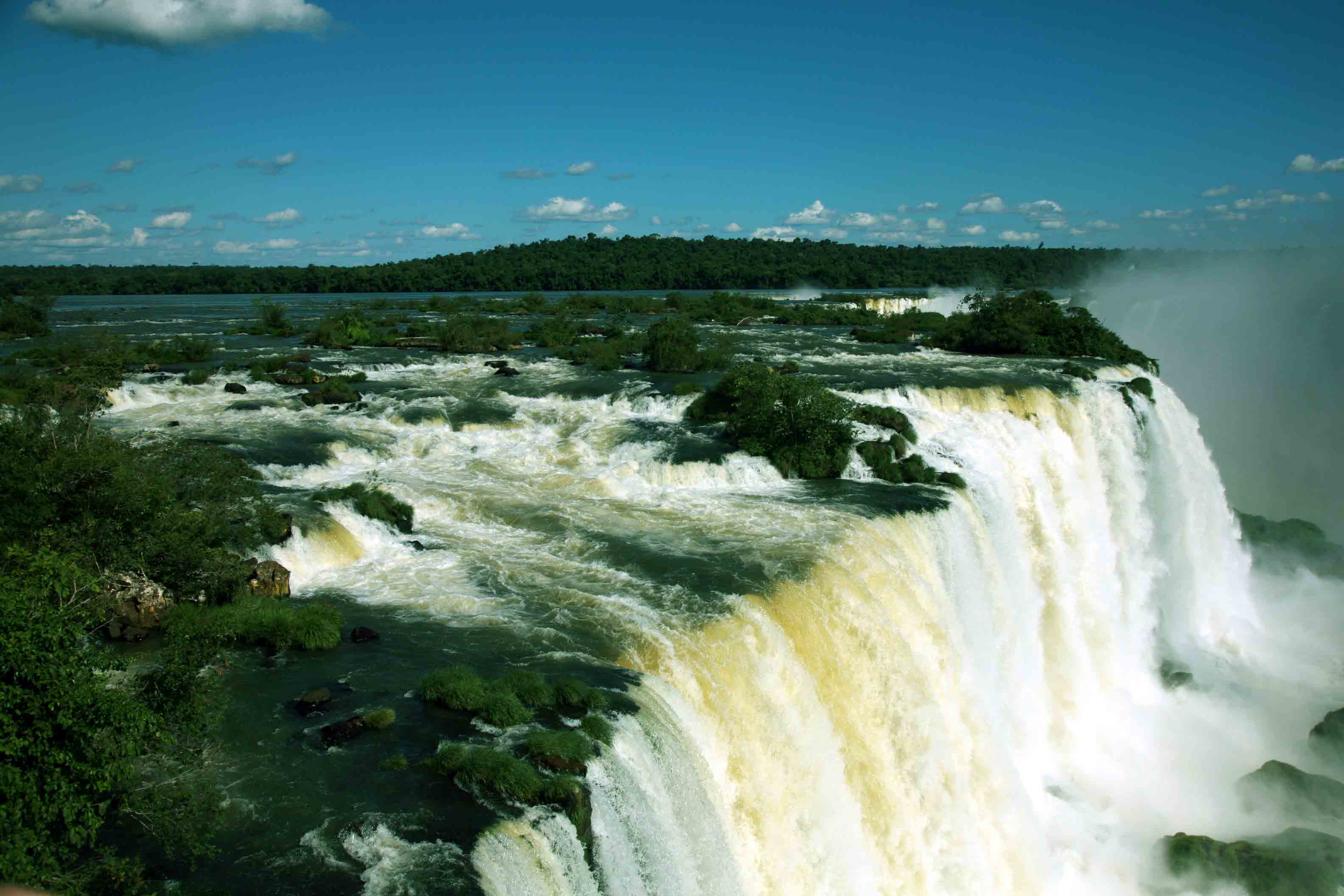  p>伊瓜苏大瀑布是世界上最宽的 a target="_blank" href="/item/瀑布