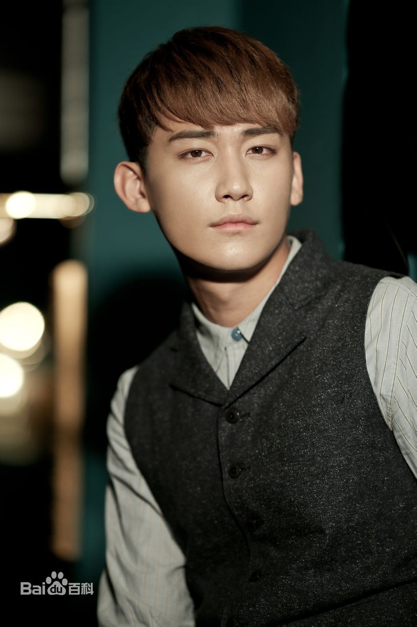  /a>男子组合,由 a target="_blank" href="/item/申秀铉">申秀铉 /a>