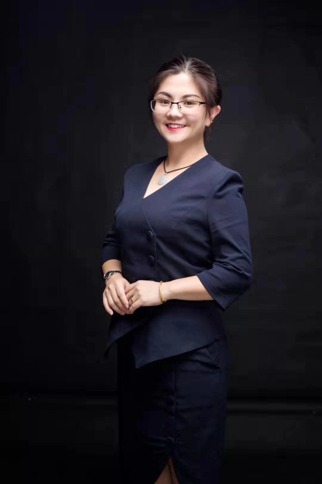  p>黄小东,东莞市青年艺术家,国家职业技能高级美容技师,高级美容考评