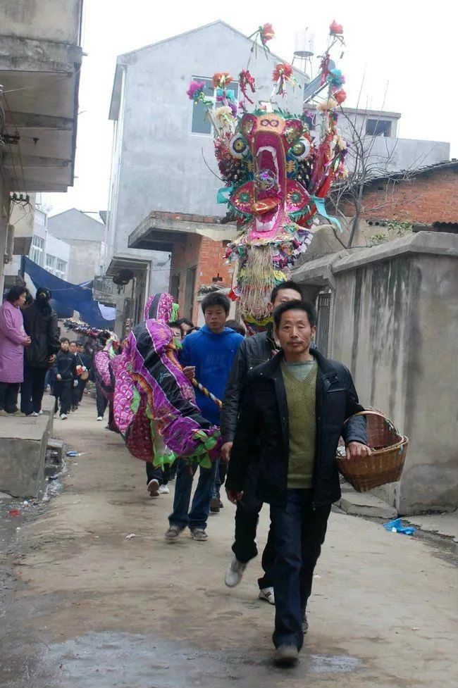 杨店龙灯一直是湖北孝感地区龙舞文化中的佼佼者,因其龙头巨大故又称