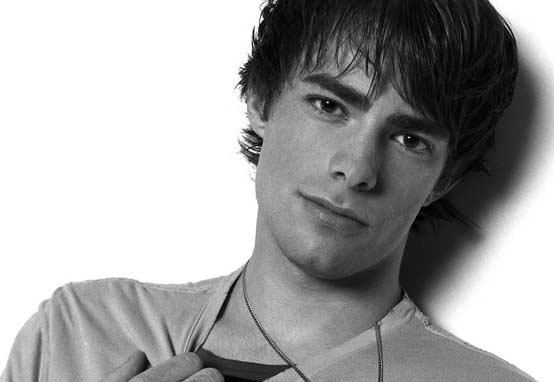  p>乔纳森·本内特 i>(jonathan bennett) /i>,1981年6月10日在美国