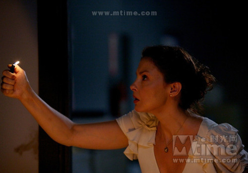  p>《捕蝇纸》是罗伯·明可夫执导的喜剧片.由帕特里克·德姆西主演.