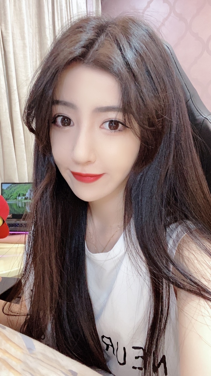  p data-id="gnvg121qg9">呆妹儿小霸王,本名吉昕薇,女,汉族,1995年9