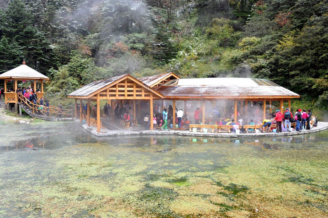  p>高原温泉位于宁蒗县永宁乡,当地俗称"热水塘".