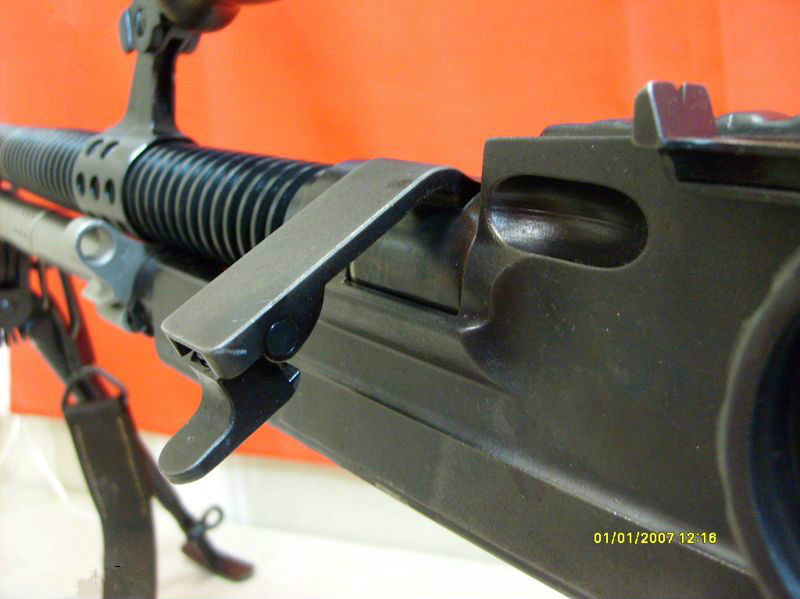 捷克式zb-26轻机枪,zb26式,中国通称:捷克式轻机枪),是捷克斯洛伐克