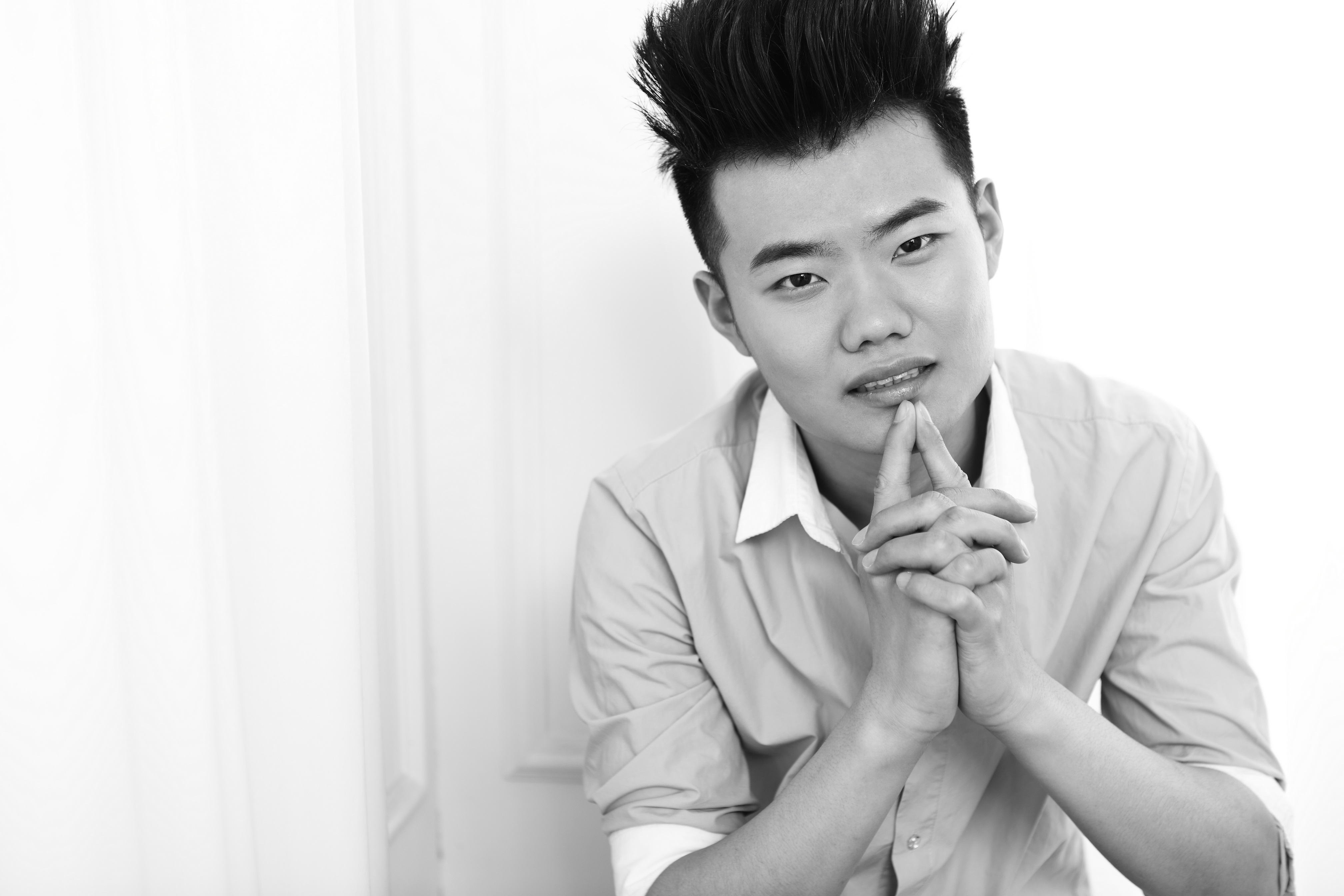 官羽以极具辨识度的 a target="_blank" href="