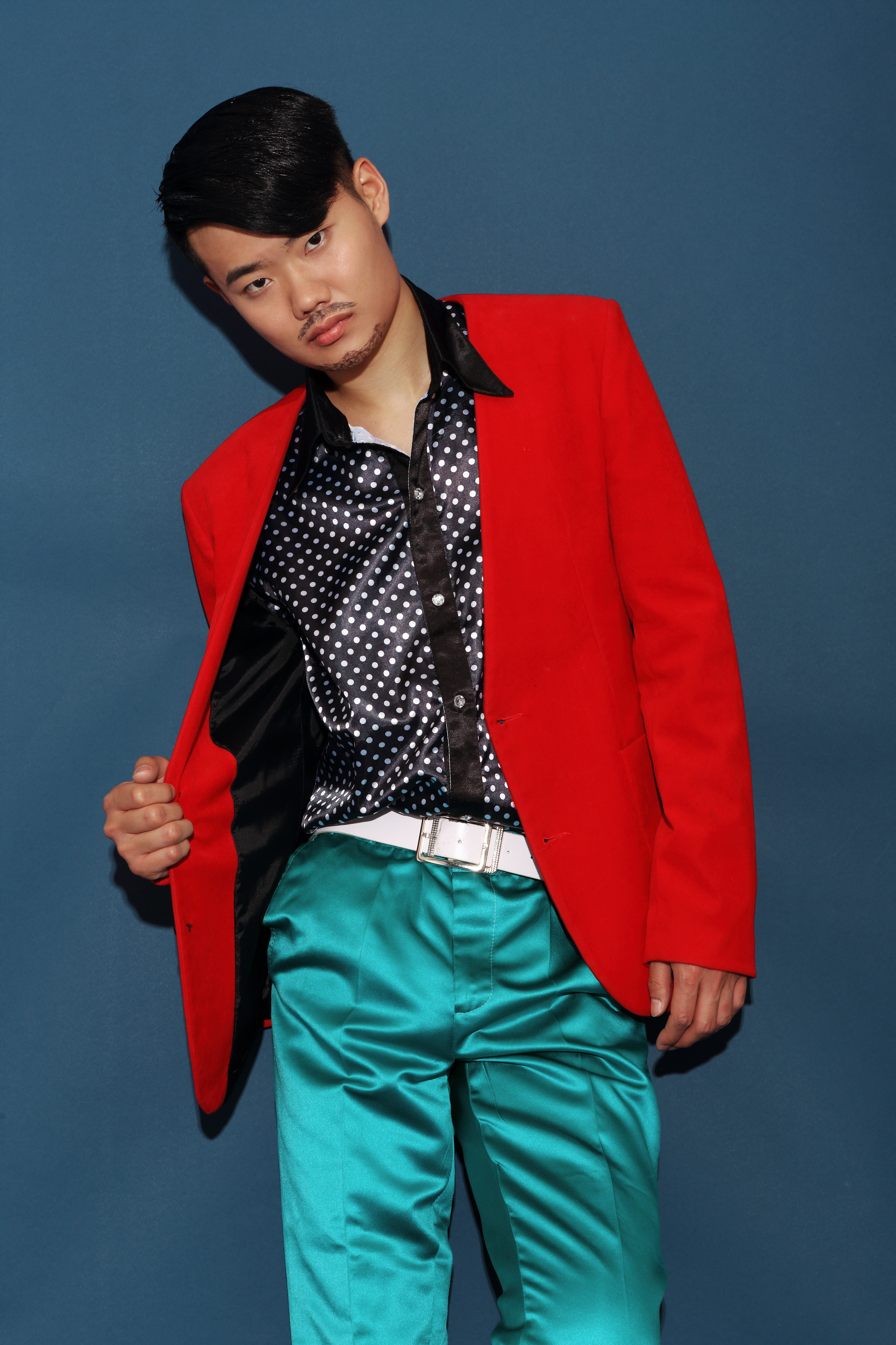 官羽以极具辨识度的 a target="_blank" href="